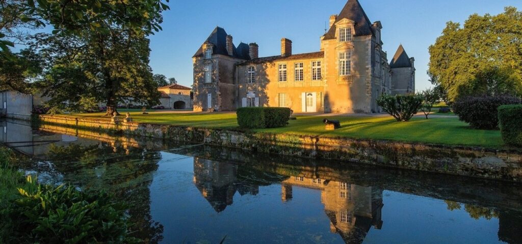 Château d’Issan là một tòa lâu đài tráng lệ